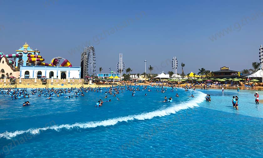 浙江宁波大目湾阿拉的海水上乐园海浪池