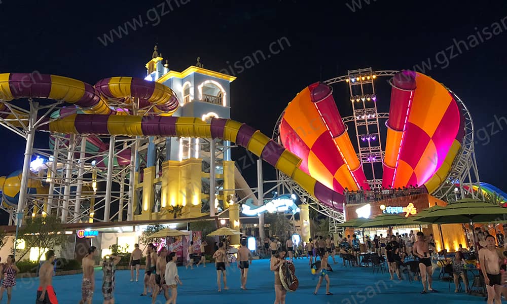 光与电完美结合的水上乐园设备投入运行