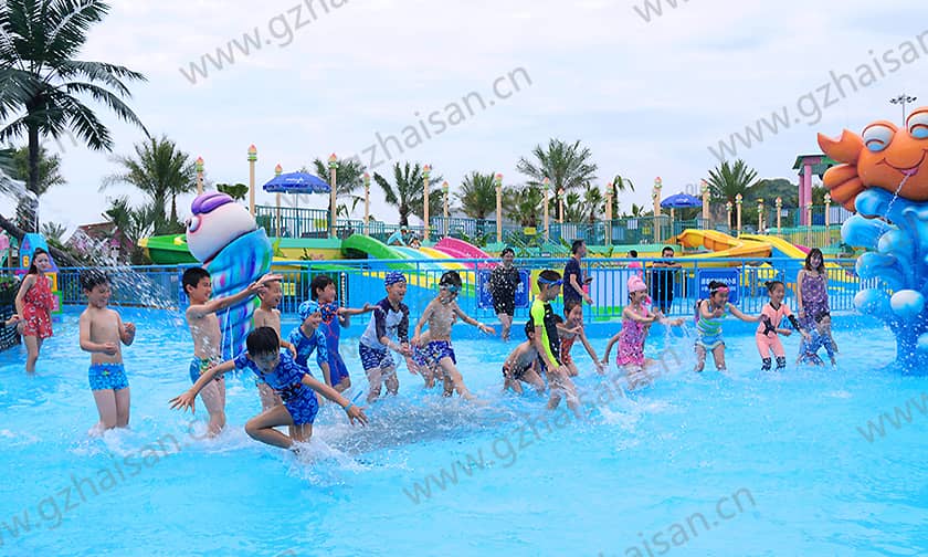 浙江宁波大目湾阿拉的海水上乐园戏水池