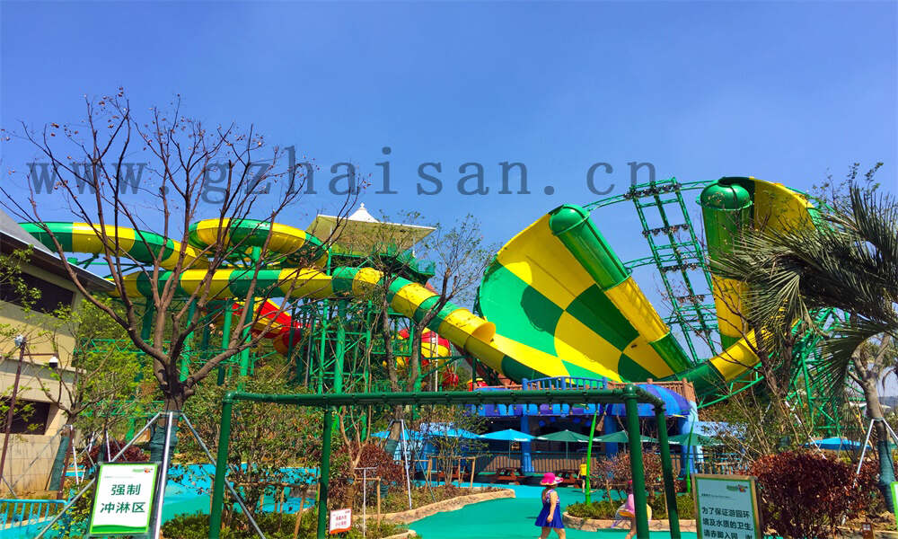 如何规划水上乐园的治安和安保设施？