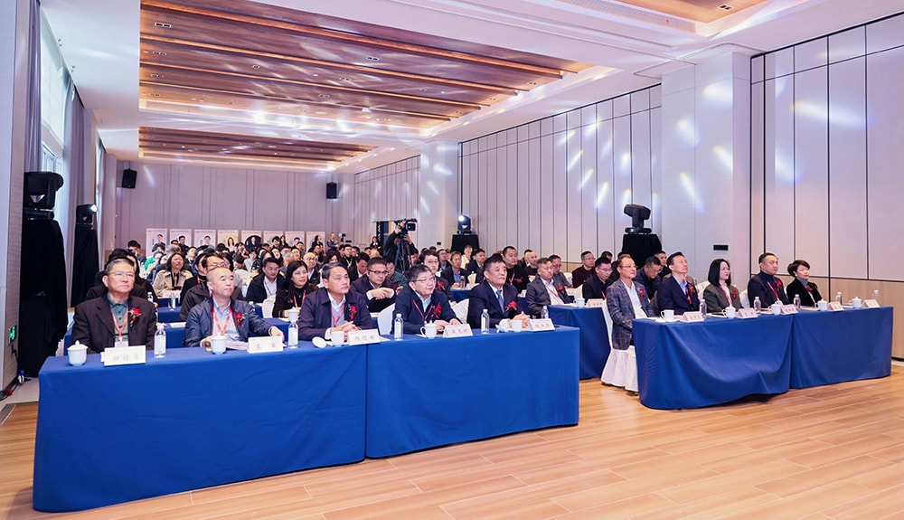 科技铸就非凡体验，专业成就行业标杆——jinnianhui今年会游乐荣膺2025金冠奖“杰出水滑道设备奖”